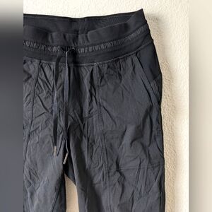 Lululemon 3/4 Studio Pant - Size 8 - Black - Excellent Condition